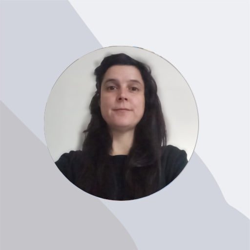Psicóloga Daniela Fava, especialista en clínica juvenil y adultos, con amplia experiencia en acompañamiento terapéutico y salud mental comunitaria.