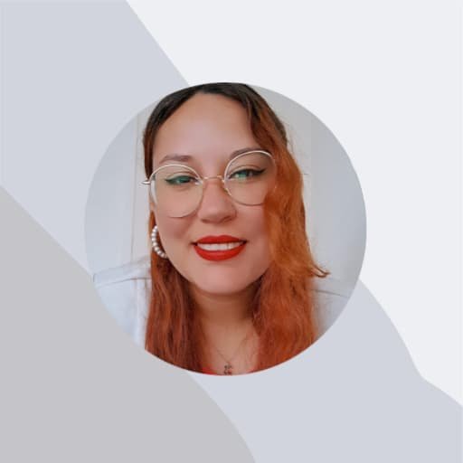 Kimberly Saez Araneda, Psicóloga Clínica de la Universidad de Chile especialista en terapia infantojuvenil y enfoque narrativo.